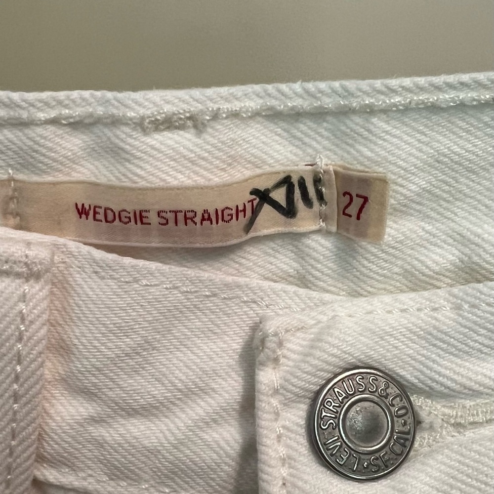 Levi’s Premium Wedgie Straight Jeans – White Distressed Raw Hem - Size 27 - Picture 10 of 11